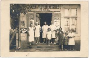 Ismeretlen település, Ertl Ferencné fűszer és vegyeskereskedés üzlete, Fővárosi Tejüzem árusítóhelye. photo (fl)