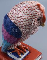 Herendi plasztika - könyvön álló bagoly pikkelyes mintával. Színes mázakkal fedett és ún. tollrajzos...