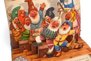 V. Kubasta: Hófehérke. Prága, 1961, Artia. Térbeli mesekönyv. Félvászon-kötés, sérült borítóval, tér...