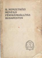 II. Nemzetközi Művészi Fényképkiállítás Budapesten a Műcsarnok termeiben. 1927. szeptember 14. - október 2. Szerk.: Fejérváry Sándor, Gerő László. Bp., 1927, Athenaeum-ny., 59+(5) p.+ 32 (fekete-fehér fotók) t. Magyar, német, angol és francia nyelven. Benne neves magyar és külföldi fotóművészek felvételeivel, közte Pécsi József, Angelo (Funk Pál), Székely Aladár, Kerny István és mások munkáival. Kiadói papírkötés, kissé viseltes, sérült, koszos borítóval, kissé koszos címlappal.