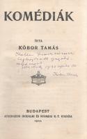 Kóbor Tamás:  Komédiák. (Dedikált.) Budapest, 1912. Athenaeum Irodalmi és Nyomdai Rt. 424 p. Dedikált: ,,Keller [?] Ferencnének, a legbájosabb igazgatónőnek. Miskolc, 1937. április 30. Kóbor Tamás&quot;. Kóbor Tamás humoreszkjeinek első kiadása 1911-ben jelent meg, példányunk a második lenyomatból való. Aranyozott gerincű, enyhén foltos kiadói egészvászon kötésben. Jó példány.