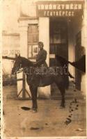 1930 Magyar katona lóháton, Ignáczy Géza fényképész üzlete előtt / Hungarian military, soldier with horse in front of the photographer&#039;s atelier. photo (kis szakadás / small tear)