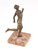 cca 1940, Bronz sportoló figura, márvány talpazaton, m: 18 cm