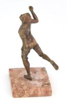 cca 1940, Bronz sportoló figura, márvány talpazaton, m: 18 cm