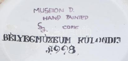 Antik habán hatszögletű váza múzeumi másolata, jelzett, m: 26,5 cm