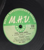 cca 1940-50 össz. 31 db gramofon lemez, közte külföldi és magyar lemezekkel, egyik sérült