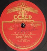 cca 1940-50 össz. 31 db gramofon lemez, közte külföldi és magyar lemezekkel, egyik sérült