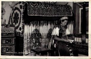 1942 Kalotaszeg, Tara Calatei; Parádes szoba, erdélyi folklór / Transylvanian folklore, room interior (EK)