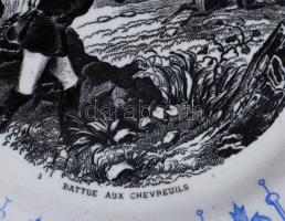 Szarvasvadászat. Sarreguemines dísztányér, cca 1900, lyukkal, d: 18 cm