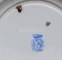 Szarvasvadászat. Sarreguemines dísztányér, cca 1900, lyukkal, d: 18 cm