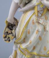 Kosarat vivő hölgy alakos porcelán lámpatest, jelzett, sérült, m: 28 cm