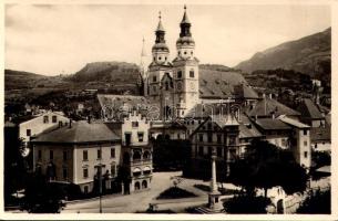 Bressanone, Brixen (Südtirol); street view, church