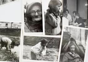 27 db vegyes modern fotó, közte szocialista szobrok, emlékművek (Tanácsköztársasági emlékmű a Felvon...