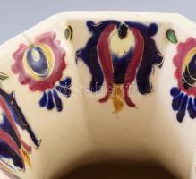 Fischer Ignác magyaros mintás váza. cca 1888, magastüzű mázakkal és aranyozással fedett öntött finom...