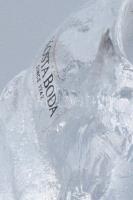 Kosta Boda jegecüveg váza. Jelzett, kis kopással, m: 7,5 cm