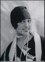 cca 1927 Josephine Baker (1906-1975) francia énekesnő, táncosnő, előadóművész, 1 db modern nagyítás, jelzés nélkül, Pánczél György (1920-?) filmtörténész hagyatékából (film- és színházifotó gyűjteményéből)