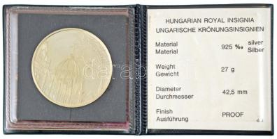 Fülöp Zoltán (1951-2004) 1978. "Koronázási jelvények" kétoldalas jelzett Ag emlékérem plas...