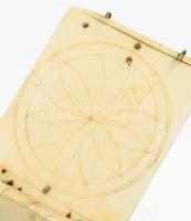 Antik csont iránytű, 6x5 cm