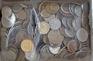 Vegyes, magyar és külföldi érmetétel mintegy ~1kg súlyban, T:vegyes Mixed, Hungarian and foreign coin lot (~1kg) C:mixed