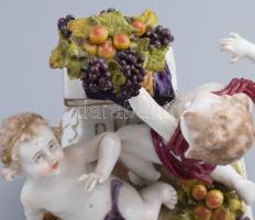 Scheibe-Alsbach gyümölcsöt evő puttó pár. Jelzett, restaurált, m: 17 cm