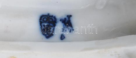 Scheibe-Alsbach gyümölcsöt evő puttó pár. Jelzett, restaurált, m: 17 cm