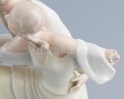 cca 1930 Hutschenreuther táncospár, jelzett, sérült, m: 27,5 cm