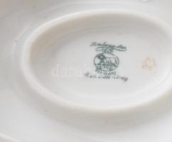 cca 1930 Hutschenreuther táncospár, jelzett, sérült, m: 27,5 cm