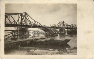 Első világháborús lerombolt híd a Dnyeszter folyón Stanislawów közelében / WWI military, destroyed bridge on the Dniester river near Ivano-Frankivsk. photo (EK)