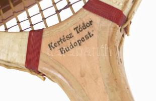 Antik Kertész Tódor Budapest Slazengers fa teniszütő, merevítővel, sérült húrozással, h: 70 cm