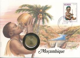 Mozambik 1982. 1M felbélyegzett borítékban, bélyegzéssel, német nyelvű leírással T:UNC  Mozambique 1982. 1 Metical in envelope with stamp and cancellation, with German description C:UNC