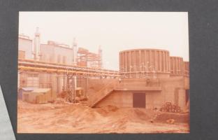 20 darab fotó a Lenin Kohászati Művek építéséről, albumba rendezve, 12,5x18 cm