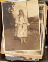 Több száz darabos fotó tétel, a 30-as évektől napjainkig, vegyes méretben, állapotban és témában