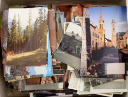 Több száz darabos fotó tétel, a 30-as évektől napjainkig, vegyes méretben, állapotban és témában