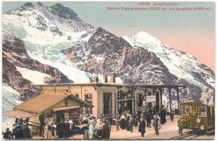 Jungfraubahn, Station Eigergletscher mit Jungfrau / mountain rack railway station, train (fl)