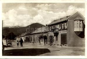 1941 Kőrösmező, Körösmező, Yasinia, Yasinya, Jaszinya, Jassinja, Jasina (Máramaros); Námestí, v pozadí Bliznice / tér, Abraham Knoll, S. Galac üzlete és saját kiadása / square, publisher's shop (EK)