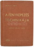 Hevesy Iván: A fényképezés technikája. Bp., é.n., HAFA (Hatschek és Farkas), 320 p. Harmadik kiadás. Kiadói egészvászon kötés, kissé kopott borítóval, kissé sérült könyvtesttel.