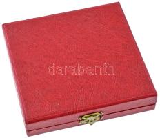 1978. "BLV - Budapesti Lakásépítő Vállalat 30" fém emlékérem eredeti tokban (71mm) T:AU