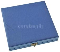 Dévényi János (1934- ) 1974. Egyoldalas bronz figurális ábrázolás, "KAZINCBARCIKA VÁROS 20 ÉVES...