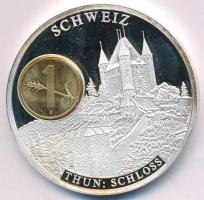 DN "Európai pénznemek / Svájc - Thun kastély" ezüstözött fém emlékérem, benne 2002. 1r ara...