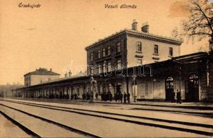 Érsekújvár, Nové Zámky; vasútállomás. Vasúti levelezőlapárusítás 1918. / railway station (EM)