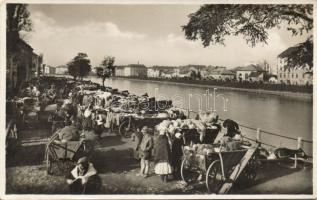 Ungvár riverside market