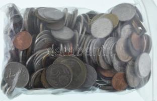 Vegyes, magyar és külföldi érmetétel mintegy ~1kg súlyban, T:vegyes Mixed, Hungarian and foreign coin lot (~1kg) C:mixed