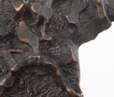 VM vagy MV jelzéssel: Strukturalista szobor. Bronz, patinás, jelzett m: 14 cm