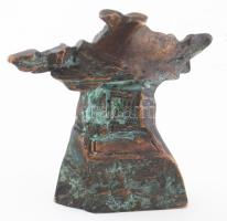VM vagy MV jelzéssel: Strukturalista szobor. Bronz, patinás, jelzett m: 14 cm