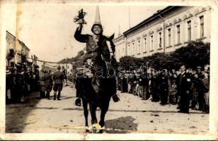 1940 Máramarossziget, Sighetu Marmatiei; bevonulás / entry of the Hungarian troops. photo + &quot;1940 Máramarossziget visszatért&quot; So. Stpl. (ragasztónyom / glue marks)