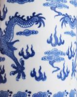 Kínai sárkánymintás porcelán ecsettartó. 20. sz. második fele. Jelzett, hibátlan, d: 10,5 cm, m: 14,...