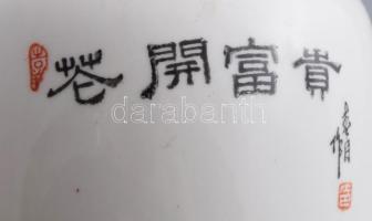 Kínai porcelán váza, cca 20. sz. második fele, jelzett, m: 31 cm