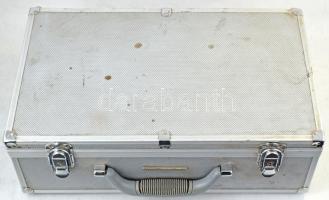 Leuchtturm alumínium érmetartó koffer, benne 12db érmetartó tálca (3db 6x4-es, 7db 8x5-ös, 2db 11x7-...