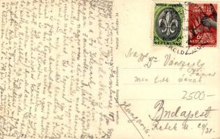 1937 H.M. de Koningin, Lord Baden Powell (links) en Staatsraad J.J. Rambonnet bij de officieele open...