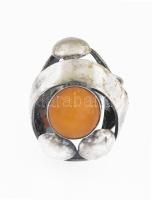 Ezüst (Ag) gyűrű, borostyán berakással, jelzett, bruttó: 11,7g